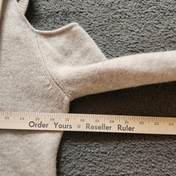SAKS FIFTH AVENUE Women's Sweater Medium Cold Shoulder Cashmere Luxury Classic - Picture 7 of 8